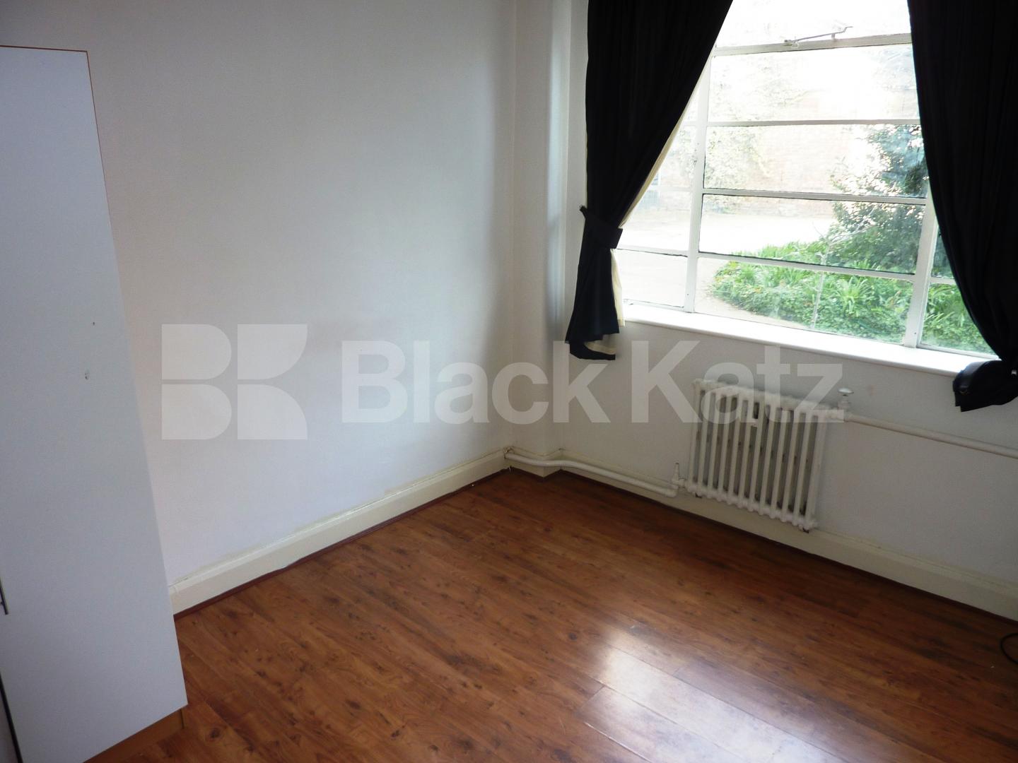 			BY REGENTS CANAL!, 2 Bedroom, 1 bath, 1 reception Flat			 Highstone Mansions Camden Road, CAMDEN